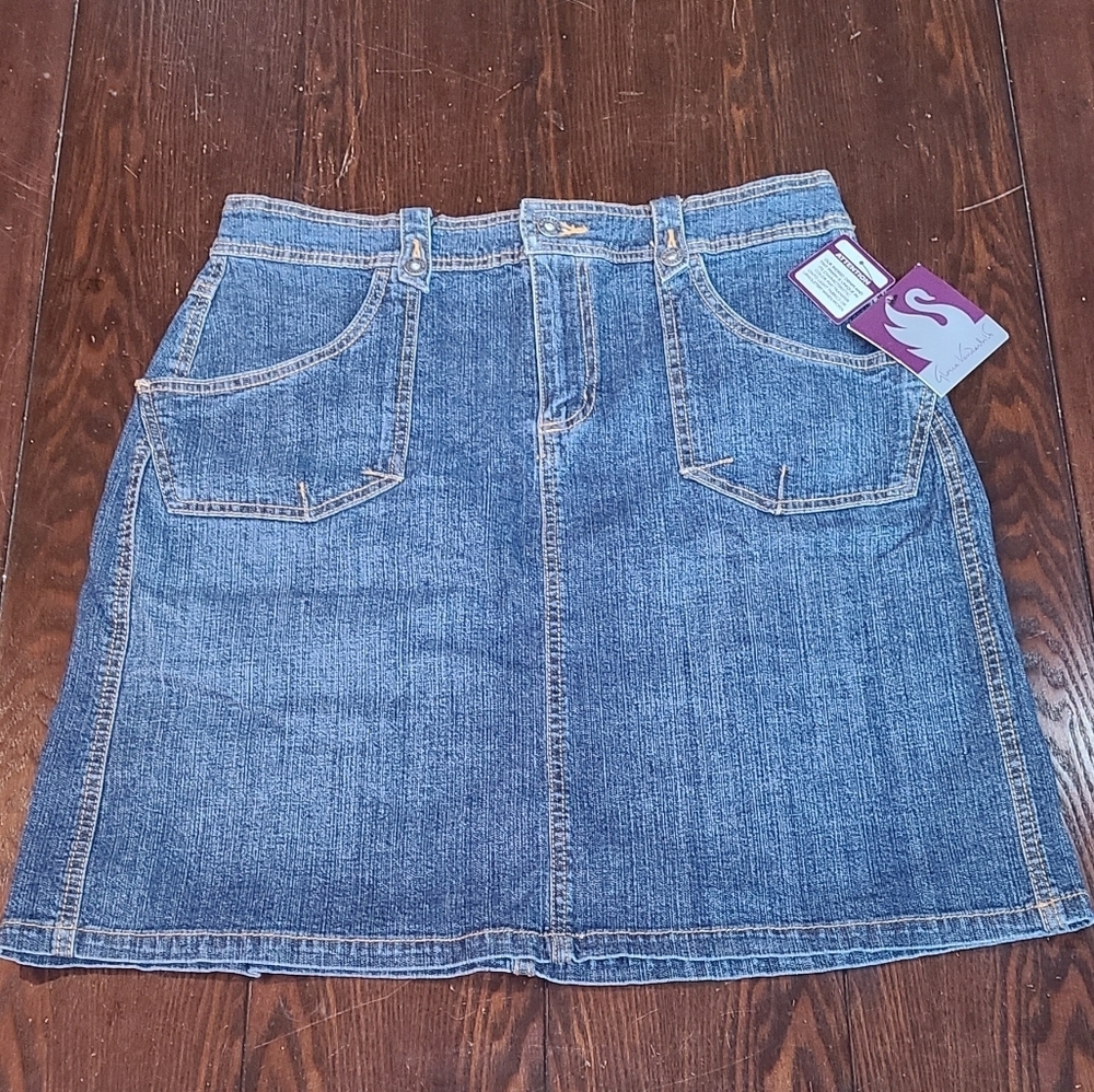 NWT Gloria Vanderbilt Jean Skirt